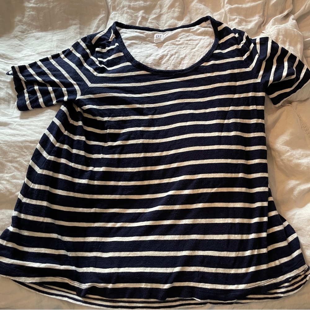 Gap striped nursing shirt